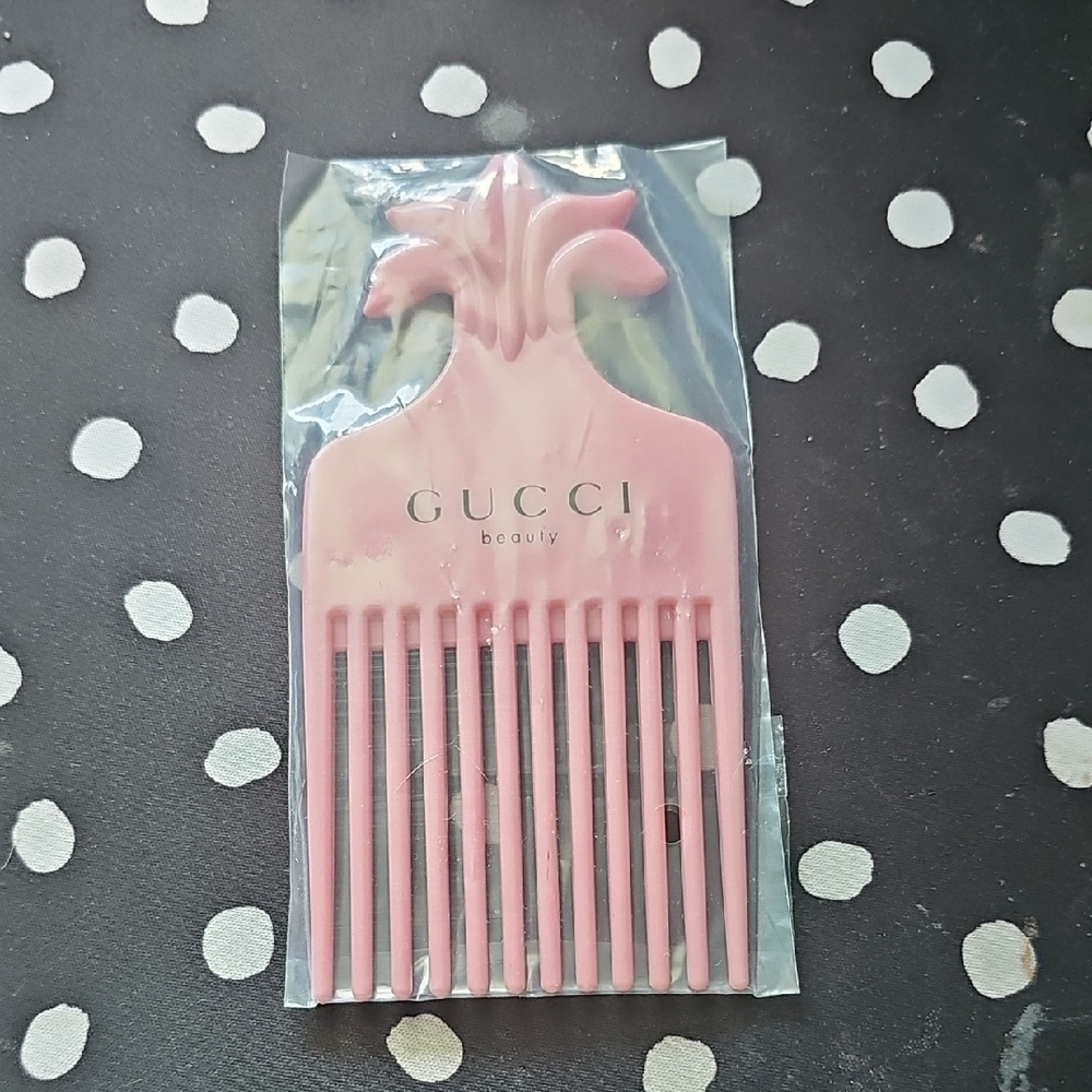 Gucci Pink Wide-Tooth Styling Pick